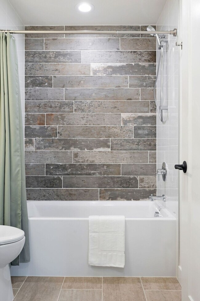 Building Photo - 34 W Cremona St