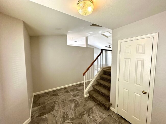 Building Photo - Great Ahwatukee double story home in perfect location.