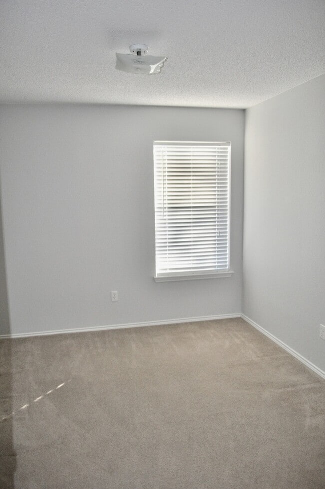 Building Photo - 229 Lancelot Dr
