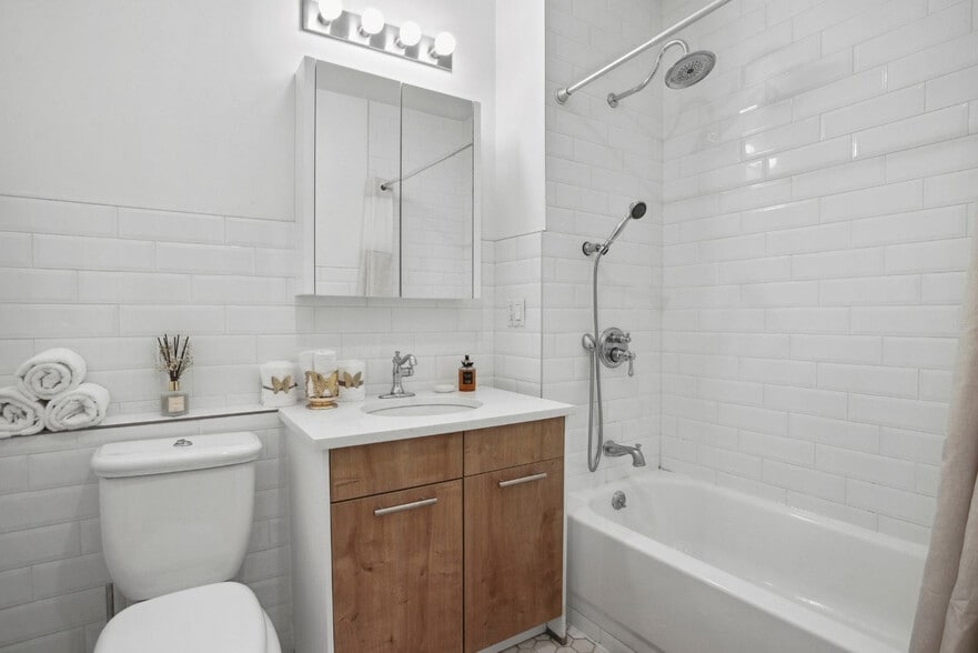 Building Photo - 517 W 45th St