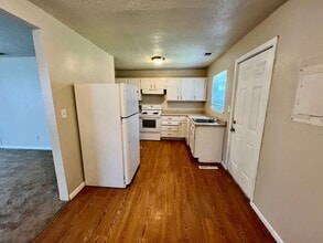 Building Photo - 2630 S 49th St