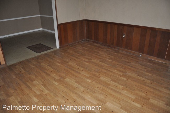 Building Photo - 1265 Wayside Rd NE