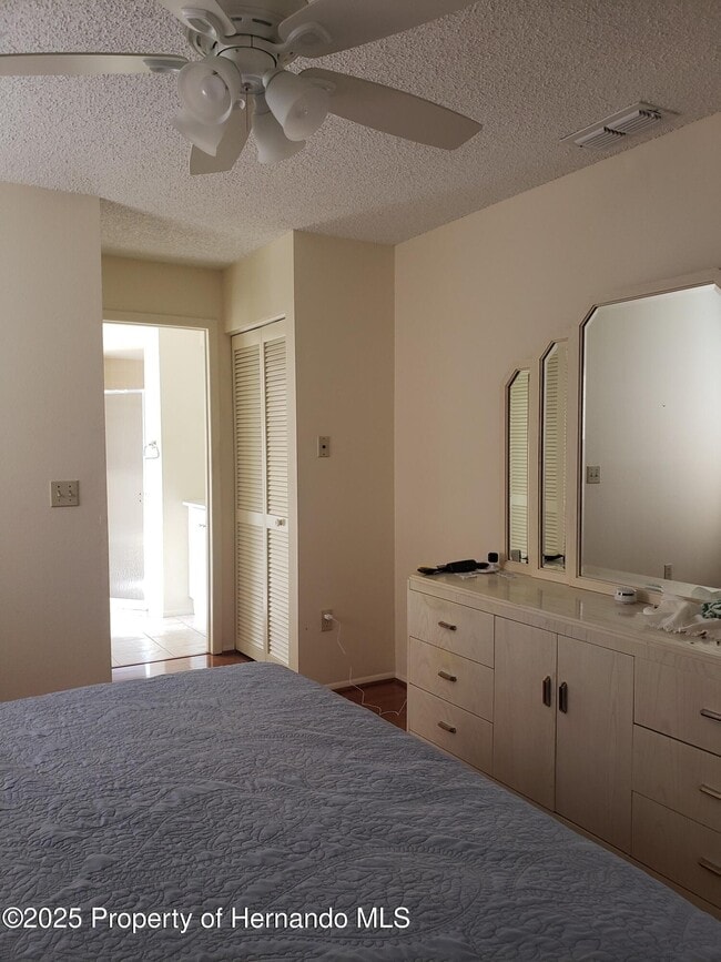 Building Photo - 7431 Flyway Dr