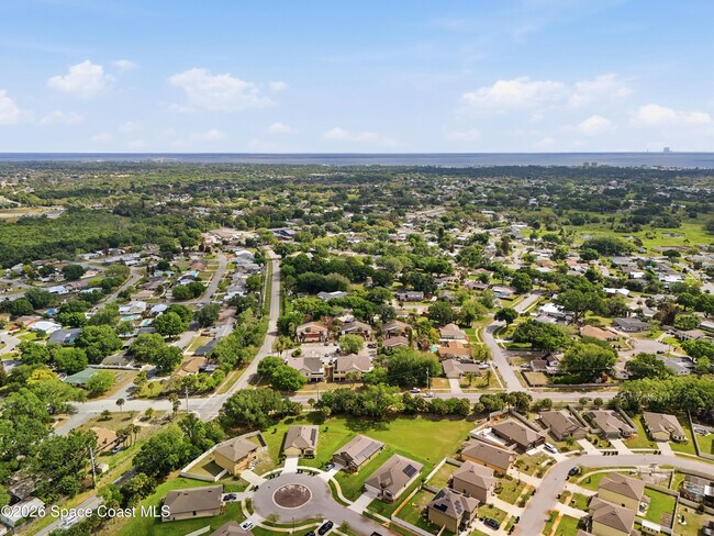Building Photo - 2605 S Park Ave