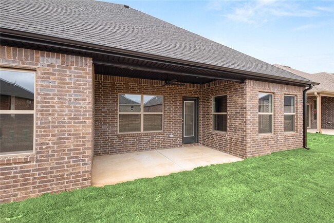 Building Photo - 2303 N Presley St