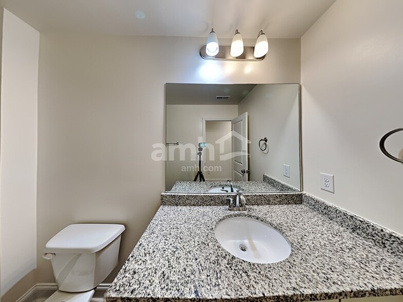 Building Photo - 417 Oscar Way