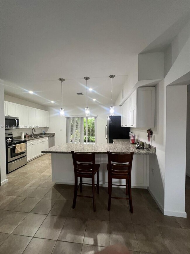 Building Photo - 9030 SW 40th Terrace