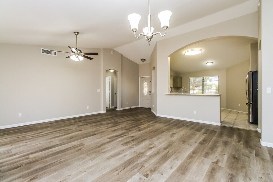 Building Photo - 950 S 54th St
