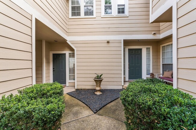 Building Photo - 7 S Avonlea Cir