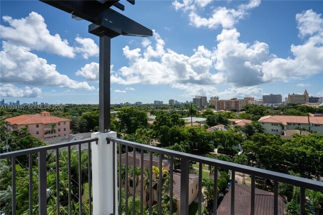 Building Photo - 1091 Galiano St