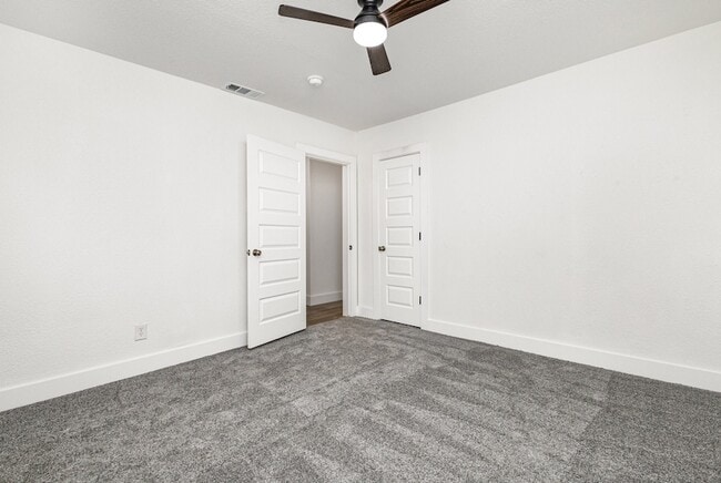 Building Photo - 1527 Columbia Ave