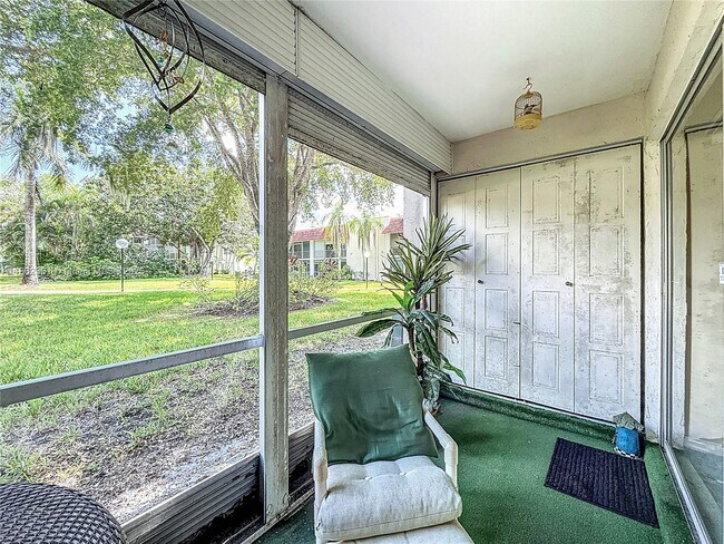 Building Photo - 3501 Inverrary Dr