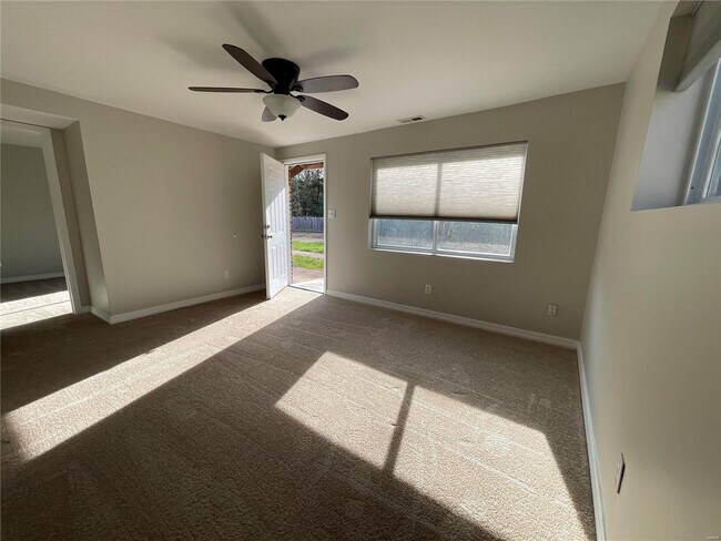 Building Photo - 6170 Roseglyn Ln