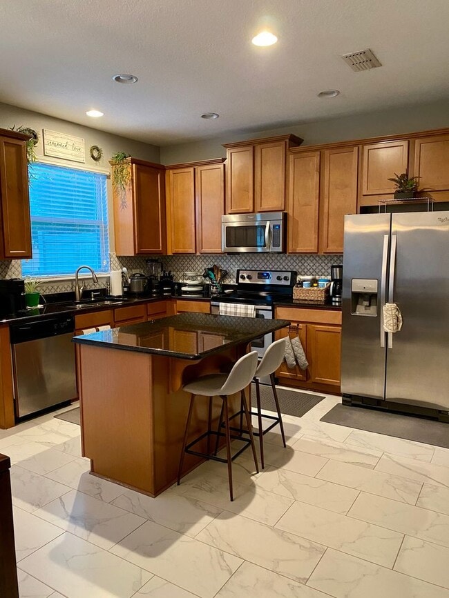 Building Photo - Super 3 bdrm 2-1/2 bath townhome  in gated Community!