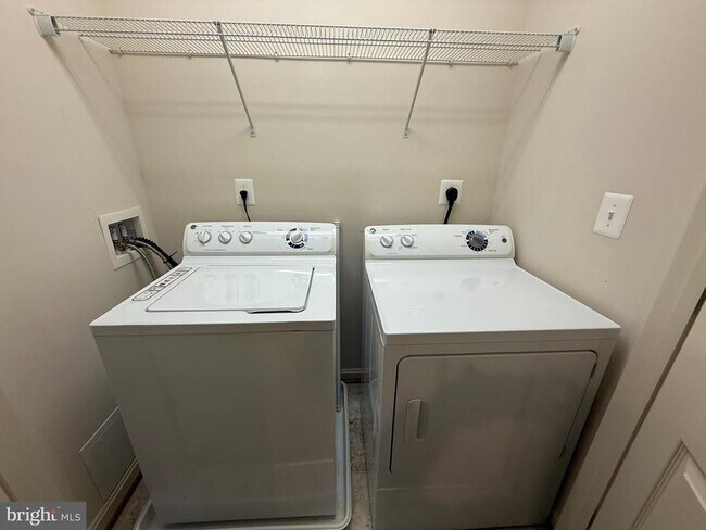 Building Photo - 2340 Silver Fox Way