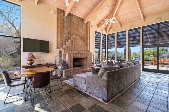 Building Photo - 6655 N Canyon Crest Dr