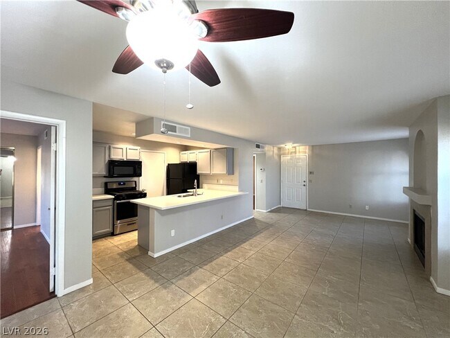 Building Photo - 7570 W Flamingo Rd
