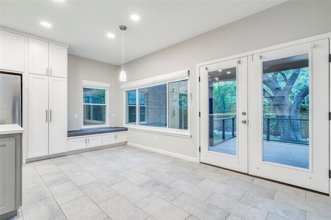 Building Photo - 10803 Sans Souci Pl