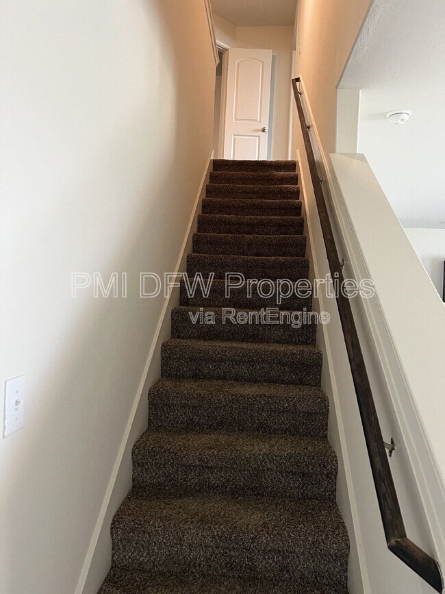 Building Photo - 640 Aqueduct Dr