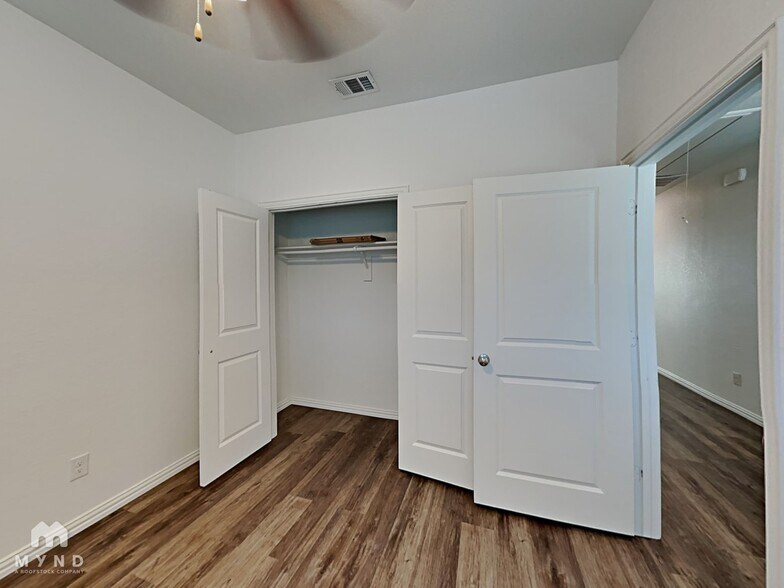 Building Photo - 3265 Karen St