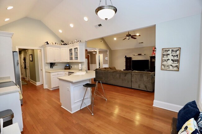 Building Photo - 1280 Winyah St