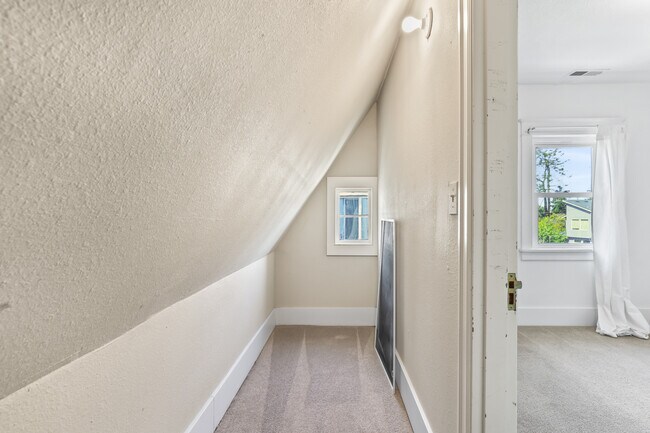 Building Photo - 9648 N Central St