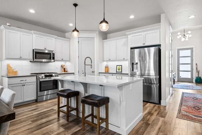 Building Photo - 3340 W Lassen Dr