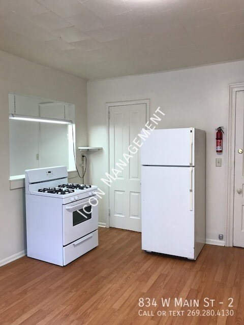 Building Photo - 834 W Main St