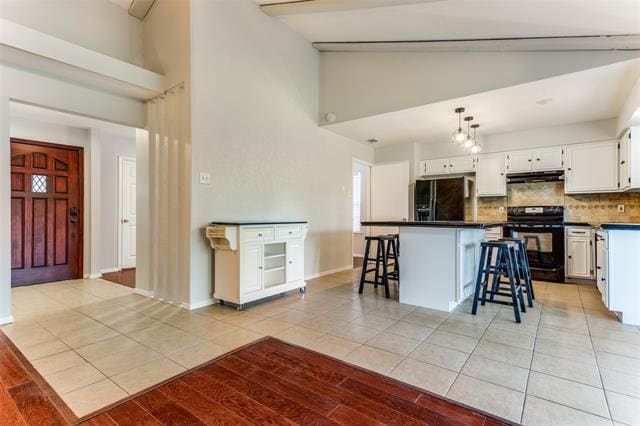 Building Photo - 638 Cranbrook Park