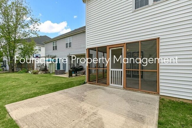 Building Photo - Townhome | Screened Back Porch | Back Pati...
