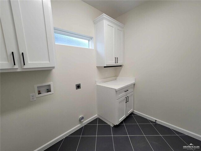 Building Photo - 30 St Vincent Dr