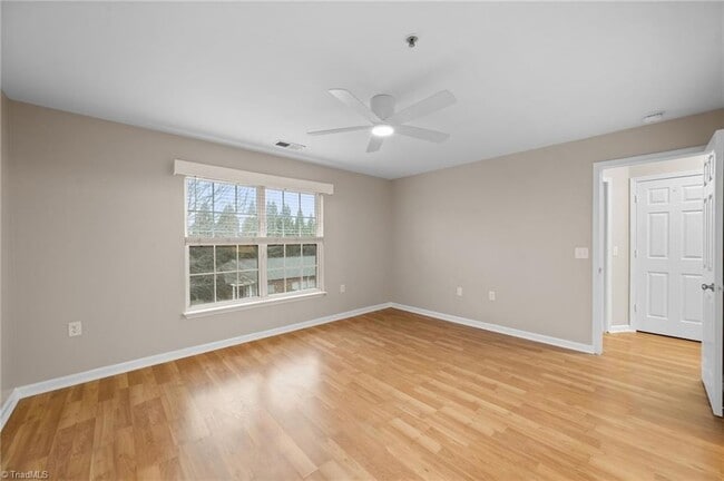 Building Photo - 3712 Cotswold Ave