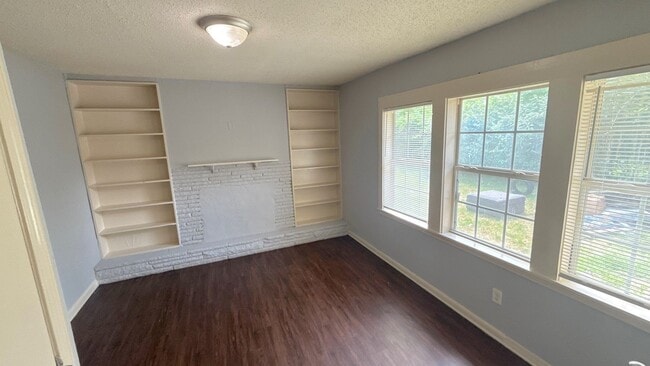 Building Photo - 1734 Wildrose St
