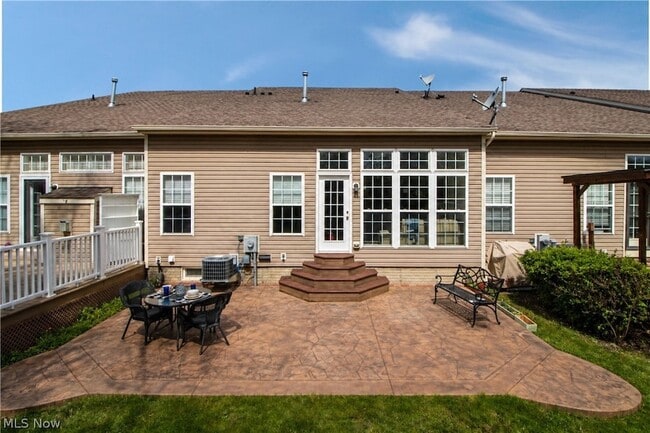 Building Photo - 4977 Lake View Dr