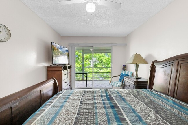 Building Photo - 3028 Harwood D