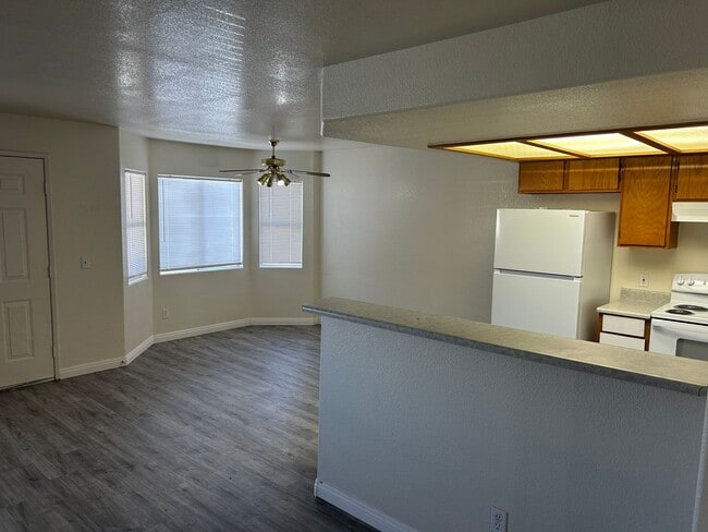 Building Photo - 2 Bed / 2 Bath Condo for Rent