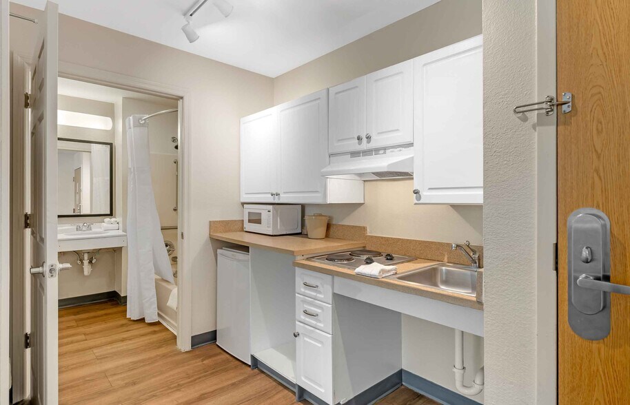Building Photo - Furnished Studio-Orlando - Convention Ctr - Int'l Drive Area