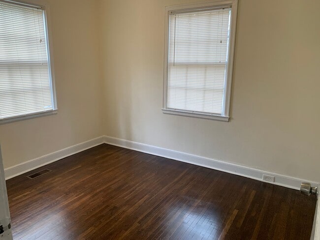 Building Photo - Charming Two Bedroom Home in Enderly Park!