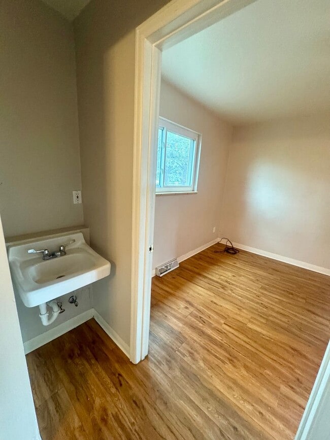 Building Photo - 5 bedroom Ranch home in North Colorado Spr...