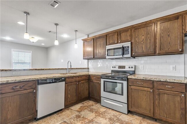 Building Photo - 108 Gilchrist Ave