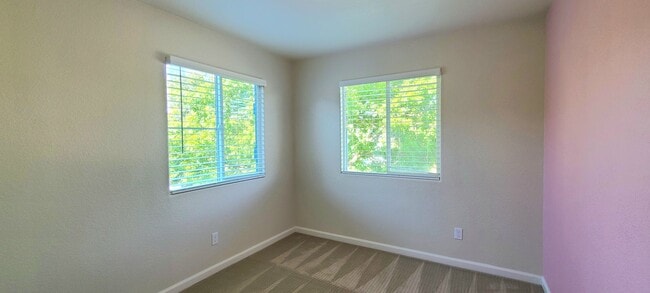 Building Photo - BEAUTIFULLY MAINTAINED SINGLE FAMILY HOME ...