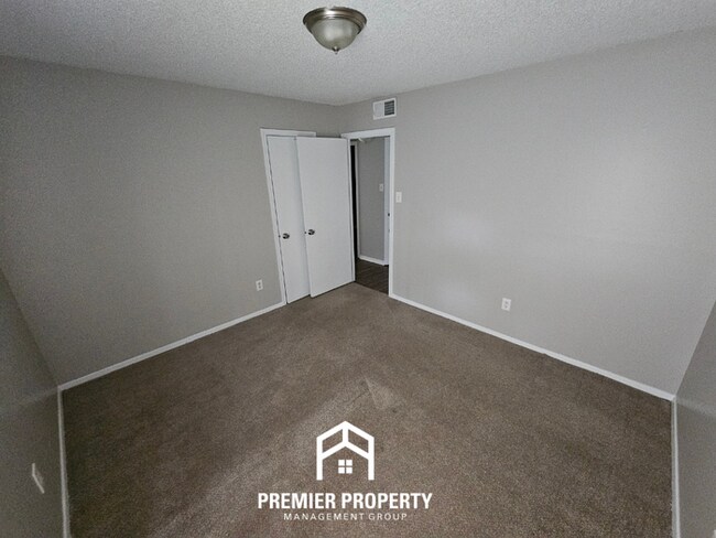 Building Photo - Charming 3BR/2BA Home in 38141 | Vaulted Ceilings, Fireplace & 2-Car Garage