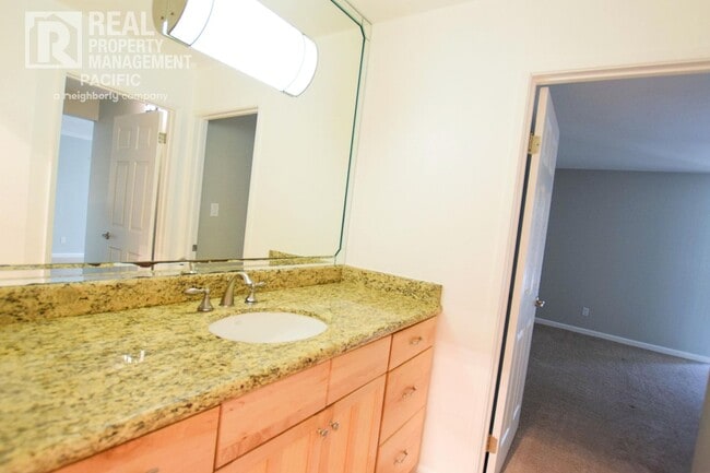 Building Photo - Bright & Spacious 1-Bedroom in Prime Oakla...