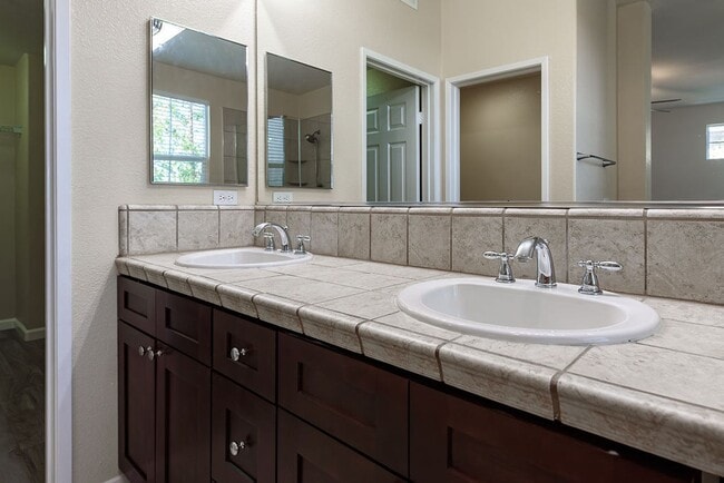 Building Photo - Serenity and Luxury Abound in Eastlake!