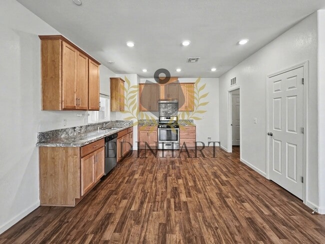 Building Photo - 7198 E Normal Ave