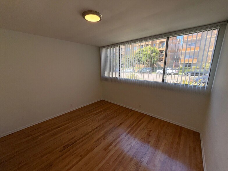 Building Photo - 4266 Fulton Ave