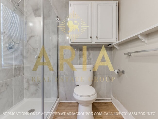 Building Photo - *COMING SOON!* UPDATED 3 BED/2 BATH DUPLEX...