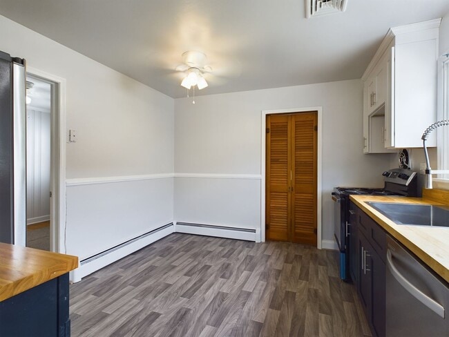 Building Photo - 3005 Putney Rd