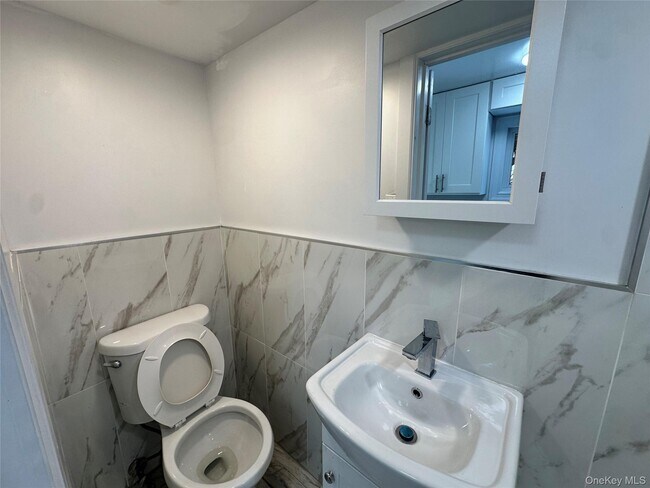 Building Photo - 216 1st St