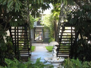 11927 Courtyard - Magnolia Apartments